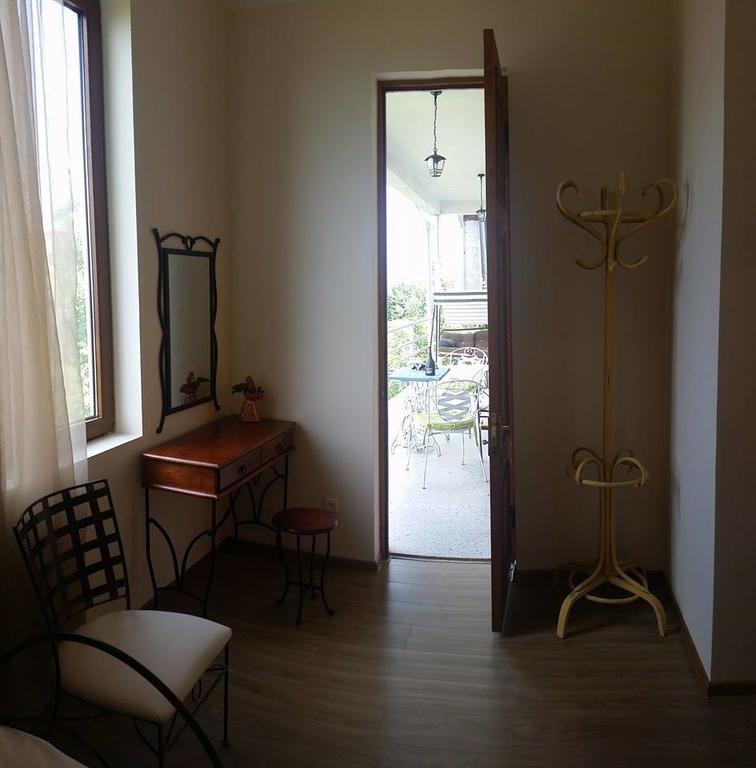 Omsi House Hotel Telavi Exterior foto